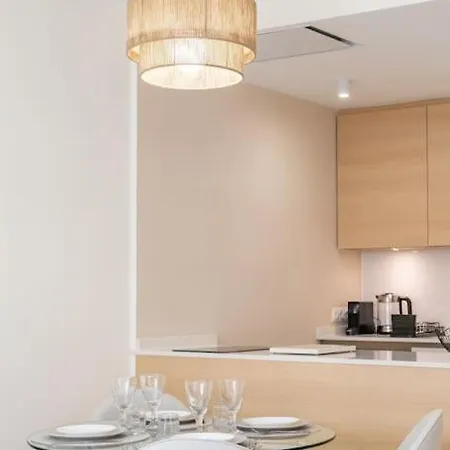 Newly Renovated, Sea View + Walk To Rdr381