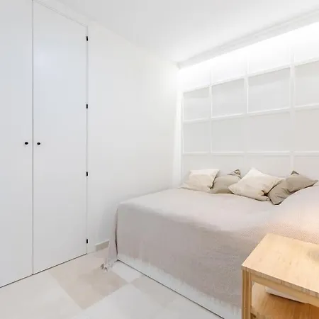 Newly Renovated, Sea View + Walk To Rdr381 *