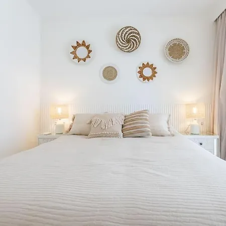 Newly Renovated, Sea View + Walk To Rdr381 Estepona