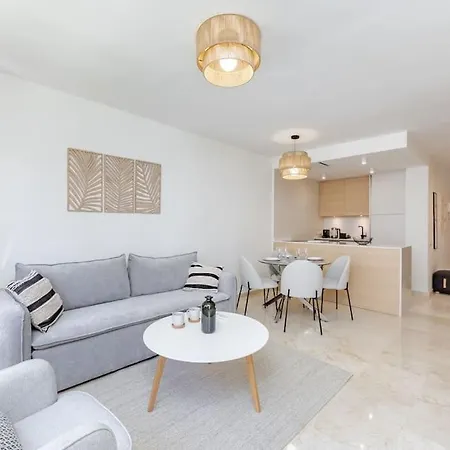 Newly Renovated, Sea View + Walk To Rdr381 Estepona