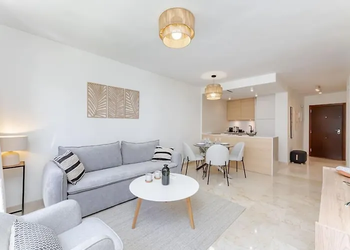 Newly Renovated, Sea View + Walk To Rdr381 Estepona