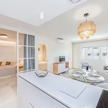 Newly Renovated, Sea View + Walk To Rdr381 Estepona