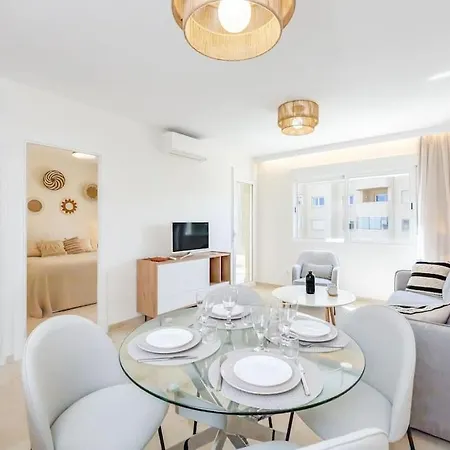 Newly Renovated, Sea View + Walk To Rdr381 *