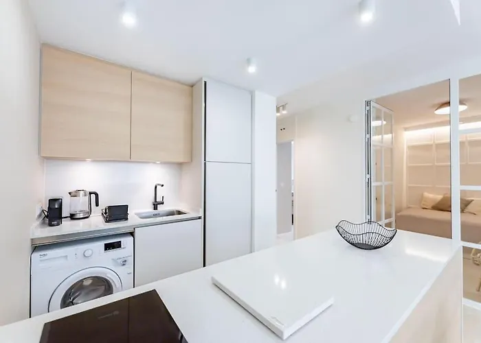 Newly Renovated, Sea View + Walk To Rdr381 Apartment Estepona