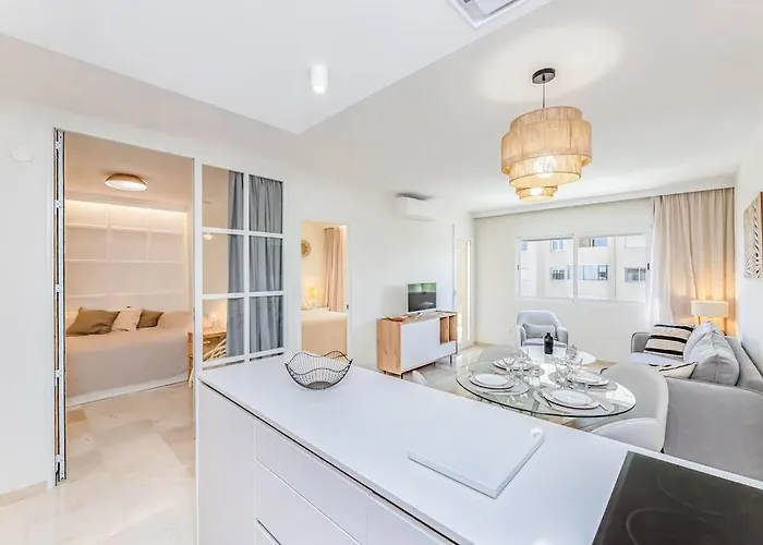 Newly Renovated, Sea View + Walk To Rdr381 Estepona