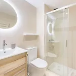 Newly Renovated, Sea View + Walk To Rdr381 Apartmán