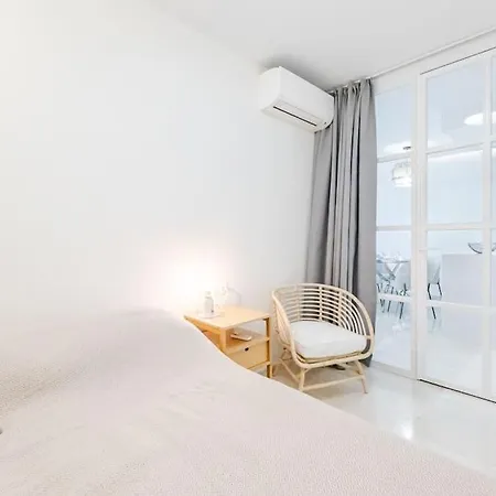 Newly Renovated, Sea View + Walk To Rdr381 Lägenhet *