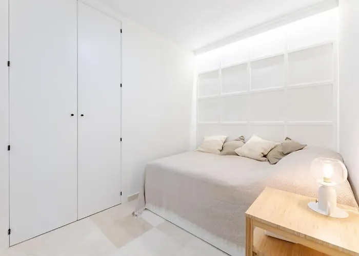 Newly Renovated, Sea View + Walk To Rdr381 *